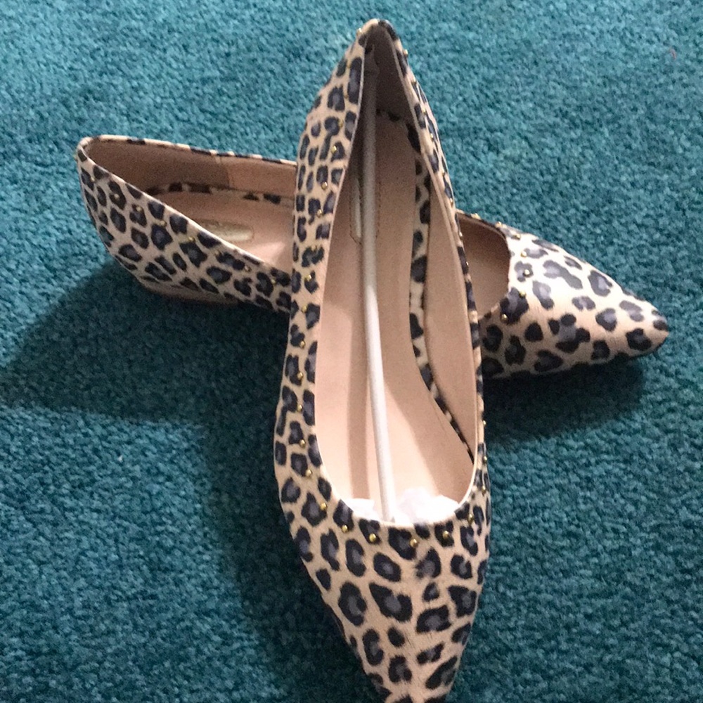 Beautiful Leopard Flats ❤️ - Picture 2 of 4